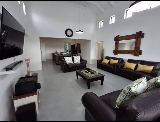 3 BEDROOM HOUSE FOR SALE IN BRITANNIA BAY